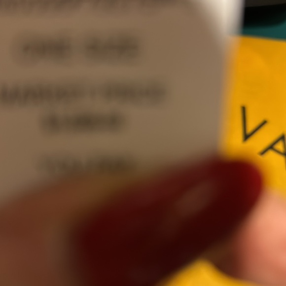 Brand New Valentino pebble finish V embossed front w/ dust cover bag - Picture 16 of 16